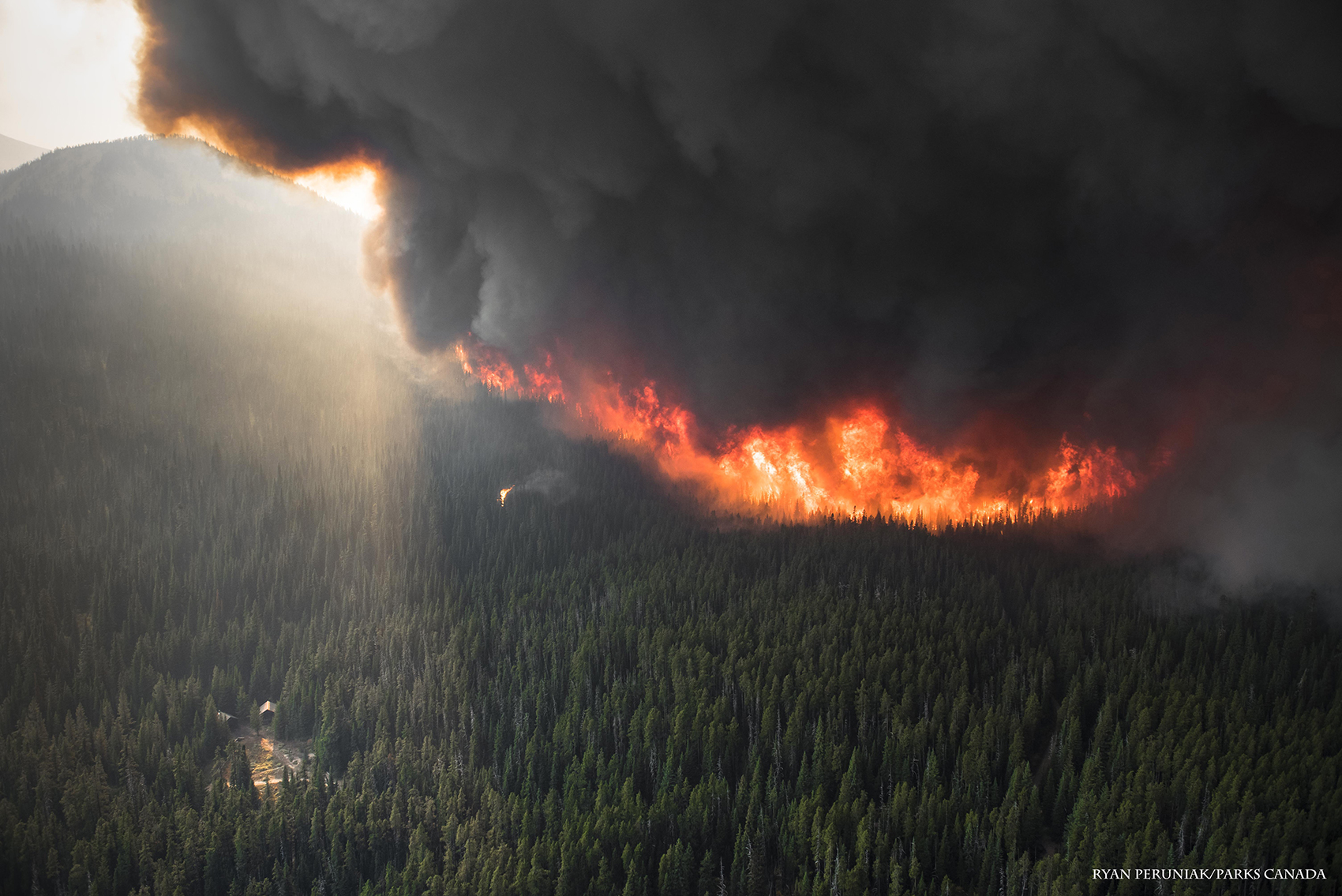 aerial photo of the Kenow wildfire